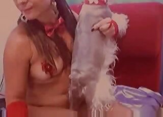 Skanky MILF enjoys zoophile screwing with a dog