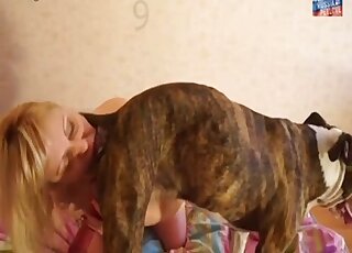 Zoophile hoe wraps her lips around dog cock