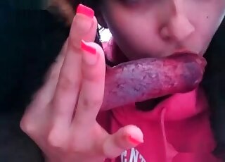 Brunette blows a big-dicked beast