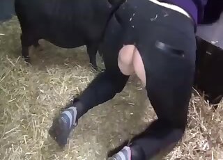 Small and horny pig fucked her twat from behind