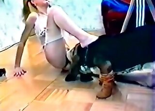 Enthusiastic cutie opens her pussy for a sweet pup