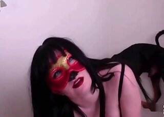 Mask-wearing chick in a homemade porn movie