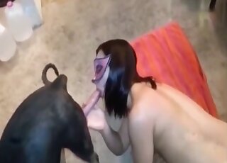 Mask-wearing chick shows her big ass for a dog
